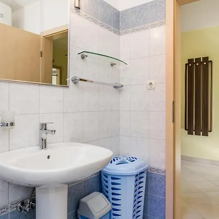 Gorgeous In With Wifi קסטב