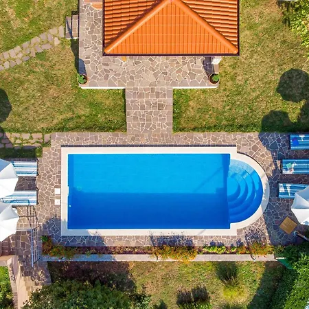 בית נופש Gorgeous In With Wifi קסטב