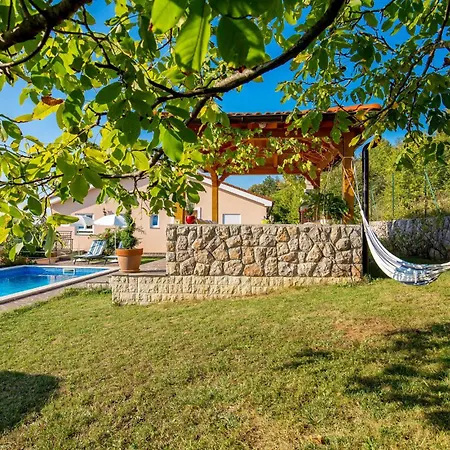 Gorgeous In With Wifi * קסטב